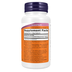 NOW Foods primer plano de cápsula vegetal destacando pureza y forma all-trans
