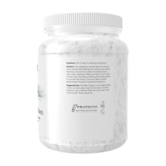 Primer plano de textura de copos NOW Foods que resalta pureza y solubilidad rápida