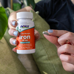 estética de producto NOW Hierro sobre fondo neutro para presentación de marca