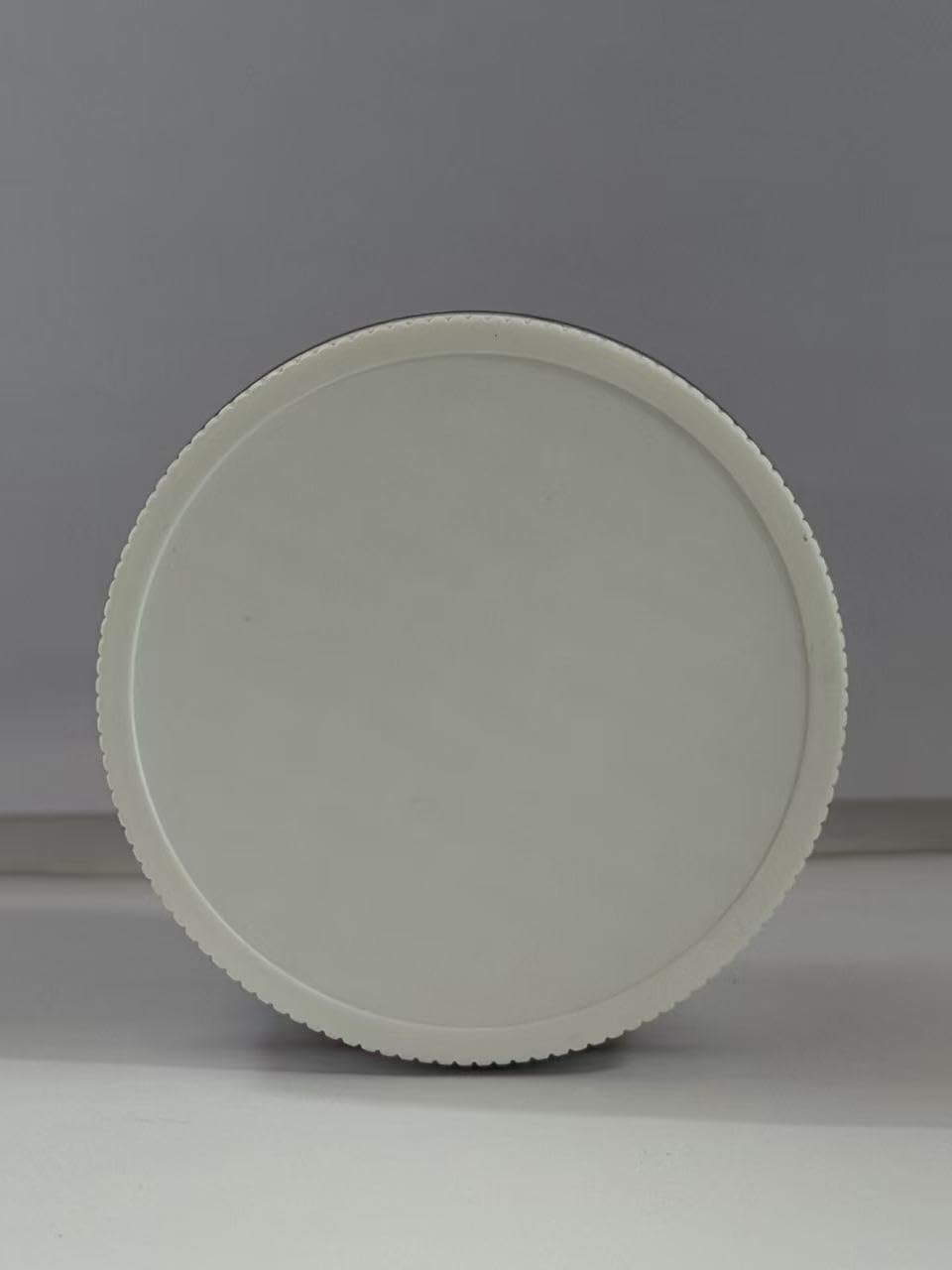 Envase de 60 gomitas NUTRAVITA, práctico para bolsa y escritorio.