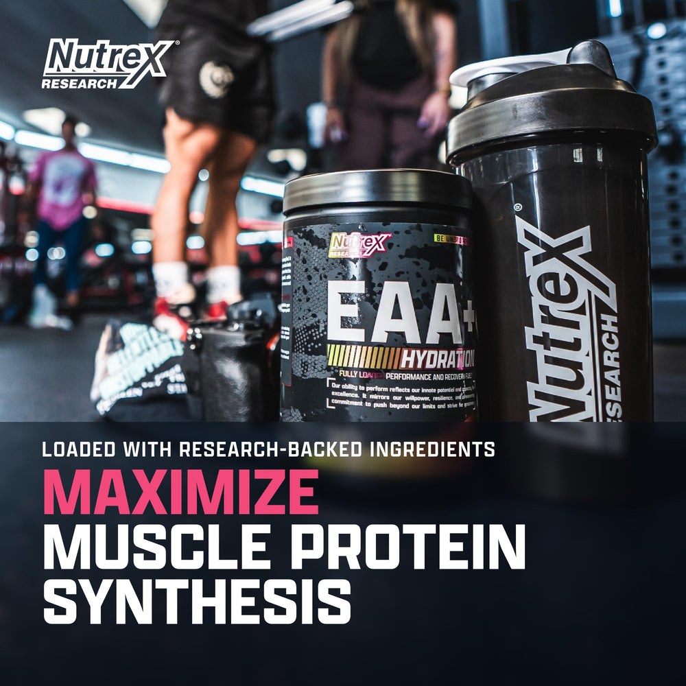 Nutrex Research vaso mezclado durante entrenamiento para hidratación y aminoácidos