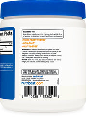 Mezcla en vaso de Nutricost Arginina AKG para preparaciones rápidas