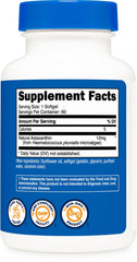 Nutricost softgels esparcidos sobre mesa, presentación práctica y diaria