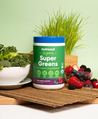 Nutricost vaso preparado con bebida mostrando sabor frutos del bosque