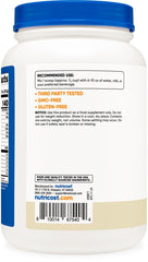 Envase Nutricost 2 LBS junto a objetos cotidianos para comparar tamaño y duración