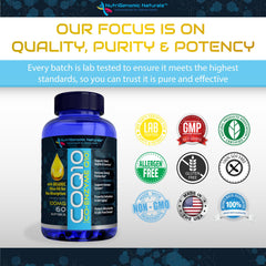 NutriGenomic Naturals softgel en mano para comparar tamaño y conveniencia