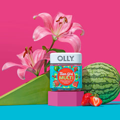 OLLY gomita en mano para comparar tamaño y porción diaria