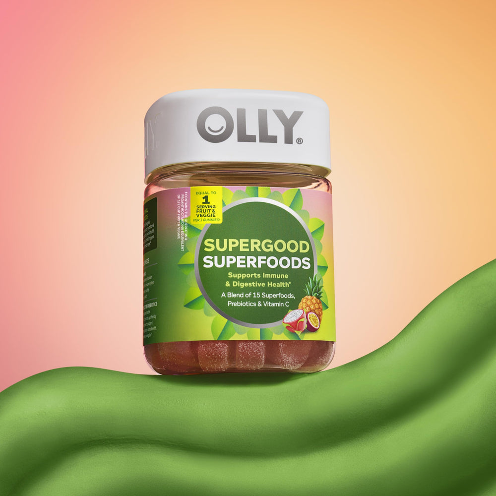 OLLY gominolas en mano para comparar tamaño y facilidad de masticar
