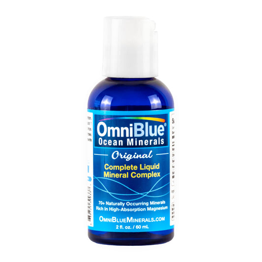 OmniBlue: botella de minerales oceánicos para hidratación saludable.