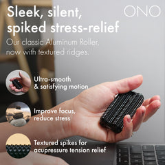 Persona usando ONO Roller en mano para mejorar concentración y calma