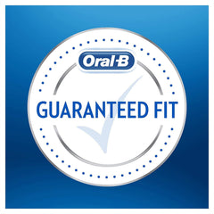 Oral-B primer plano de las cerdas anguladas que mejora la limpieza interdental