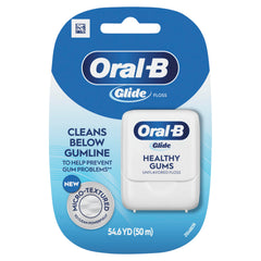 Oral-B producto en baño organizado mostrando conveniencia y almacenamiento