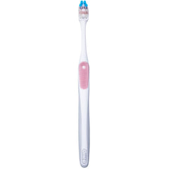Oral-B cepillo en mano para comparar tamaño y facilidad de maniobra
