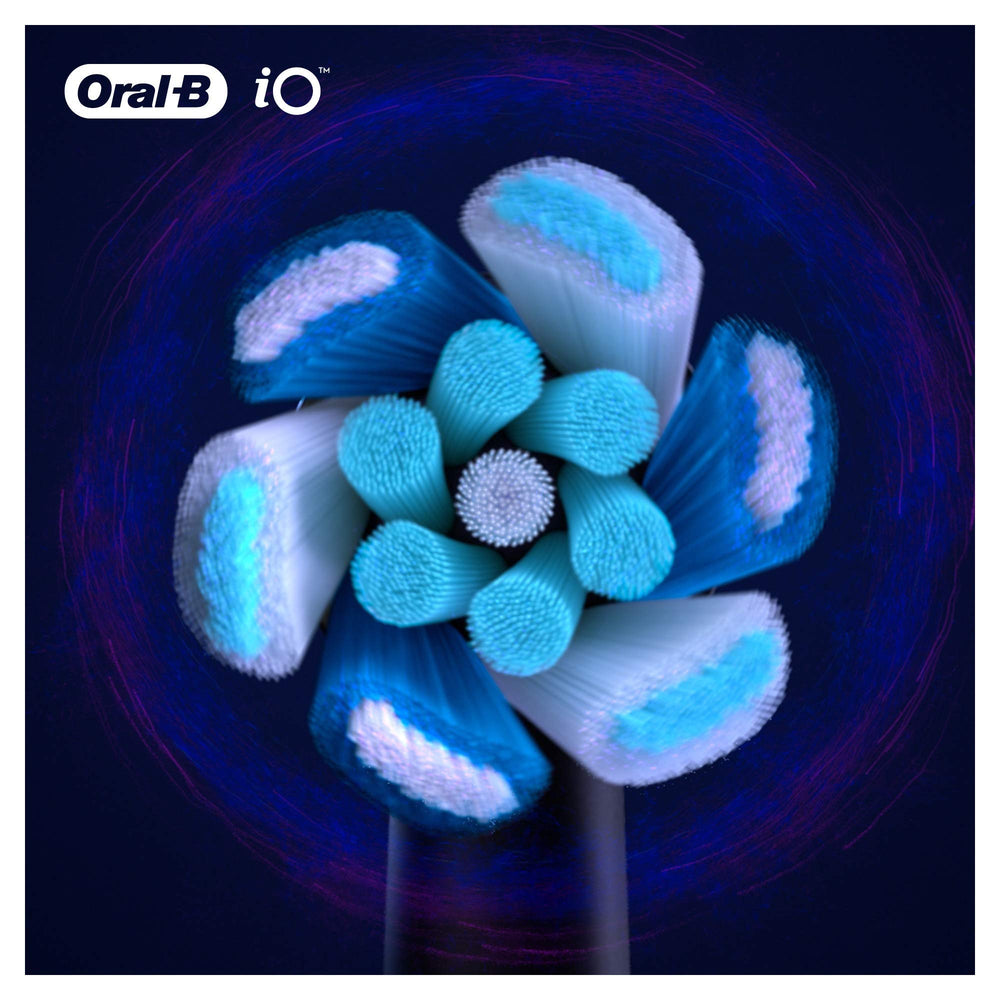 Oral-B uso en boca para ilustrar cobertura dental y mayor higiene