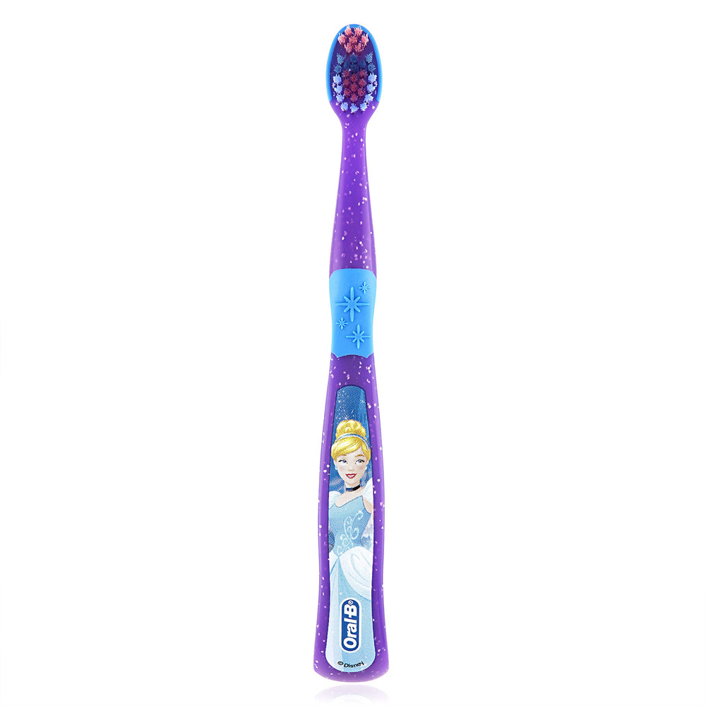 Oral-B comparación de tamaño que demuestra ajuste en boca infantil