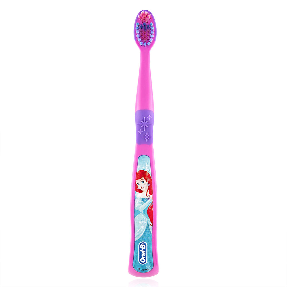 Oral-B mango ergonómico que facilita el agarre para manos pequeñas