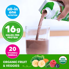 Orgain batido de chocolate vertiéndose para mostrar textura cremosa y apetecible
