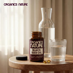ORGANICS NATURE cápsula junto a monedas para comparar tamaño real