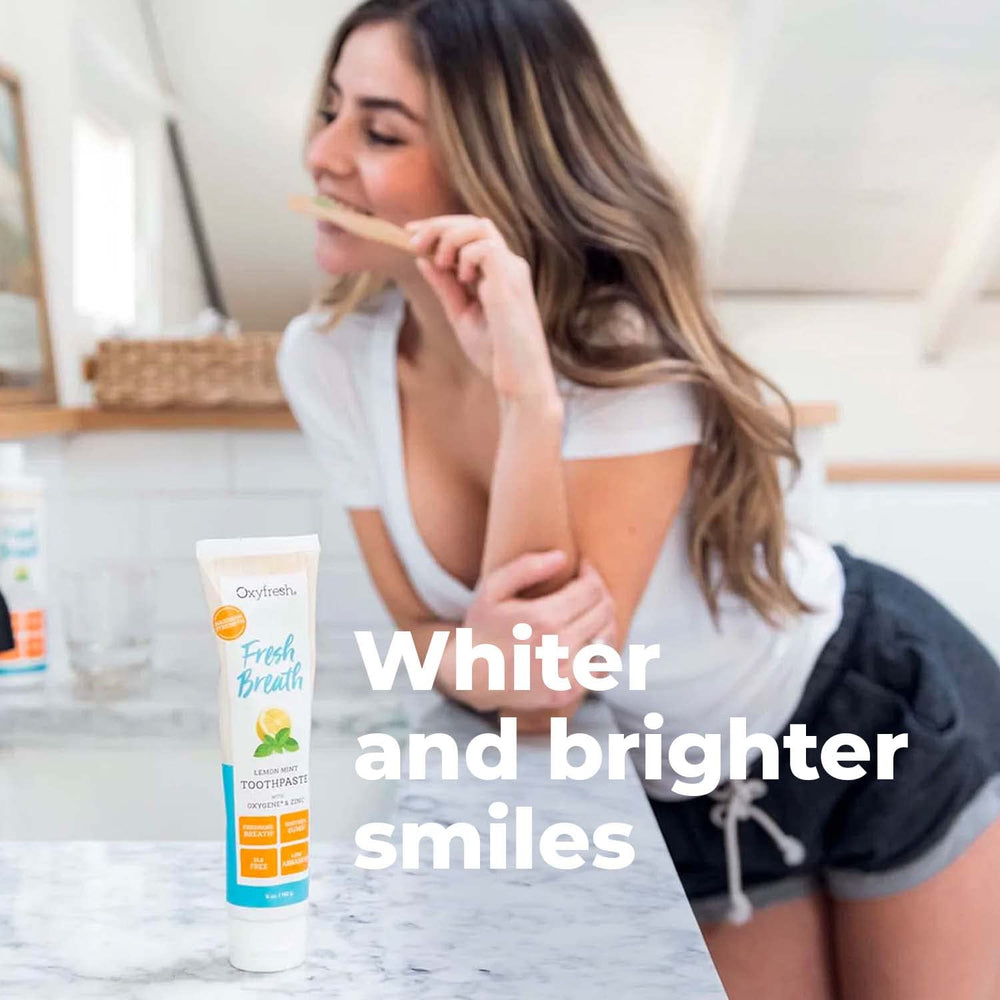 Oxyfresh tubo colocado junto a lavabo en escenario de cuidado diario