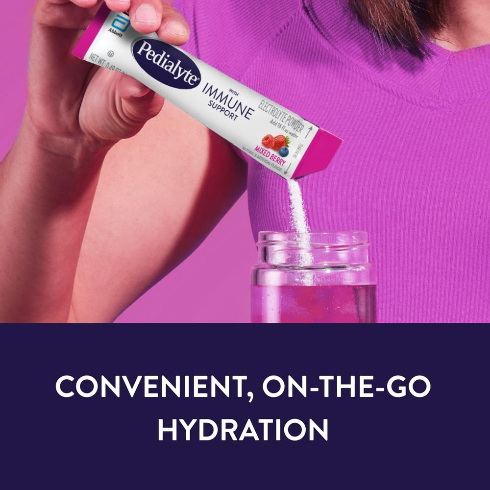 Pedialyte en mochila en escenario cotidiano ideal para viajes y deporte