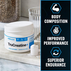 Detalle del polvo micronizado de PEScience TruCreatine+ enfatizando fácil disolución