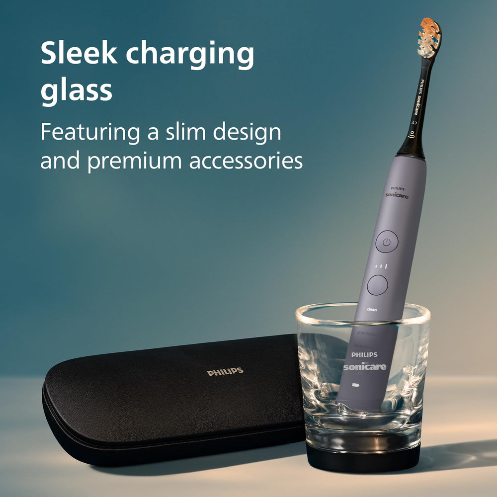 Philips Sonicare comparación de tamaño junto a un cepillo manual para referencia de escala