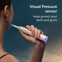 Philips Sonicare estuche de viaje abierto cargando el cepillo para cuidado en desplazamientos
