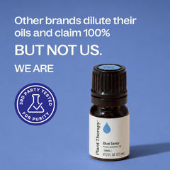 Plant Therapy mujer aplicando mezcla diluida en manos para masaje calmante