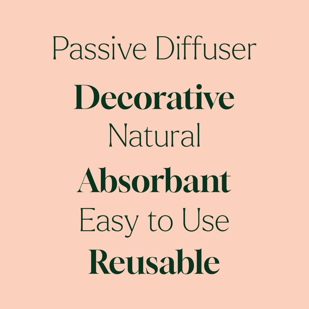 Plant Therapy difusor sobre mesita creando ambiente relajante
