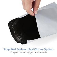 Plus tard comparación de tamaño junto a una mochila para facilidad de transporte