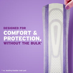 Poise en ropa interior demostrando ajuste seguro y discreto
