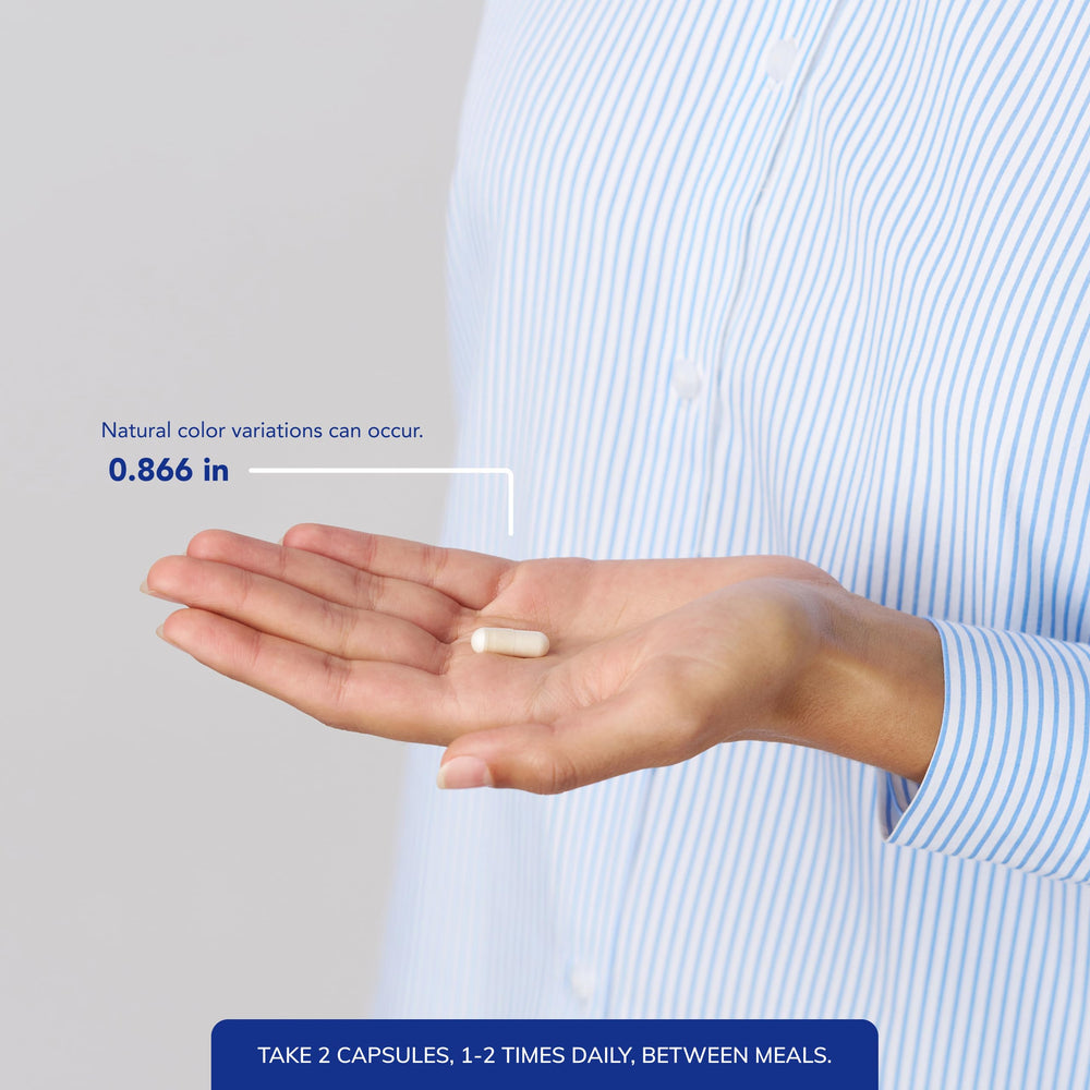 Pure Encapsulations cápsula en mano para comparar tamaño y dosificación