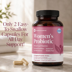 Pure Micronutrients mujer tomando cápsulas en su rutina matutina para confort diario