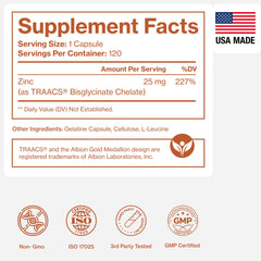 Pure Micronutrients cápsula en mano para mostrar tamaño y facilidad de tragar