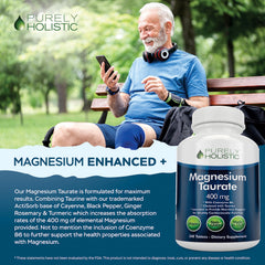 Purely Holistic tabletas en mano simulando toma diaria y conveniencia