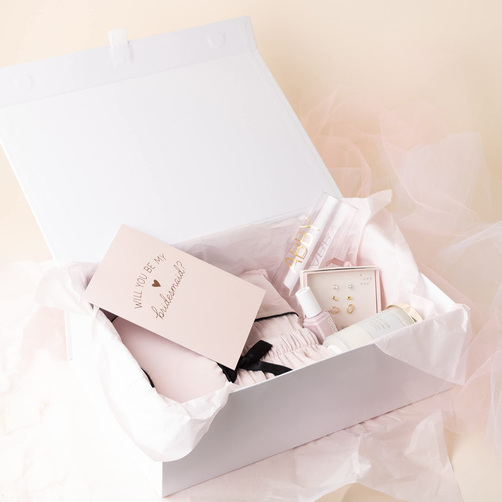 Purple Q Crafts caja en uso mostrando un regalo para evento especial