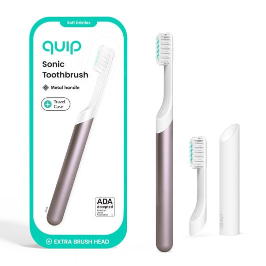 Quip cepillo Metal Sonic frontal elegante y compacto, apariencia profesional
