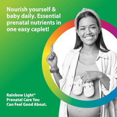 Rainbow Light caplet en mano para comparar tamaño y dosificación