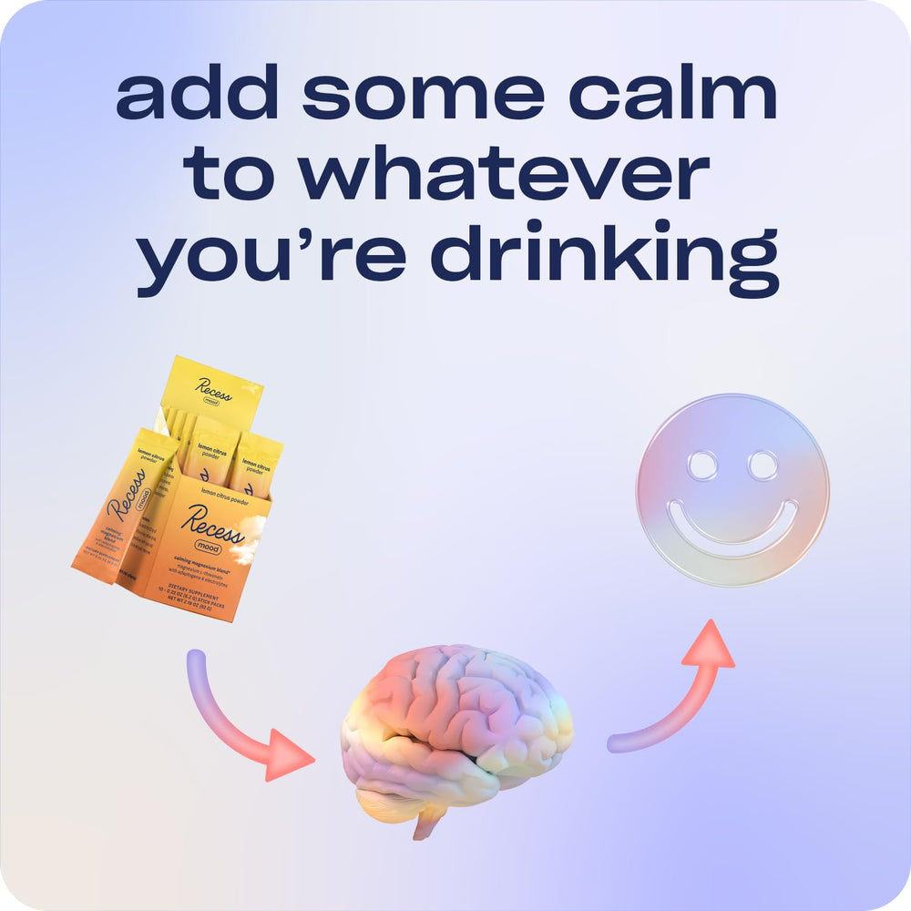 Recess disolviendo sobre en vaso frío para hidratación y calma