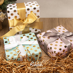 Ribbli papel usado como decoración mural en baby shower, ambiente alegre