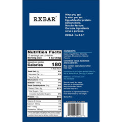 RXBAR barra junto a taza de café en oficina para un snack equilibrado