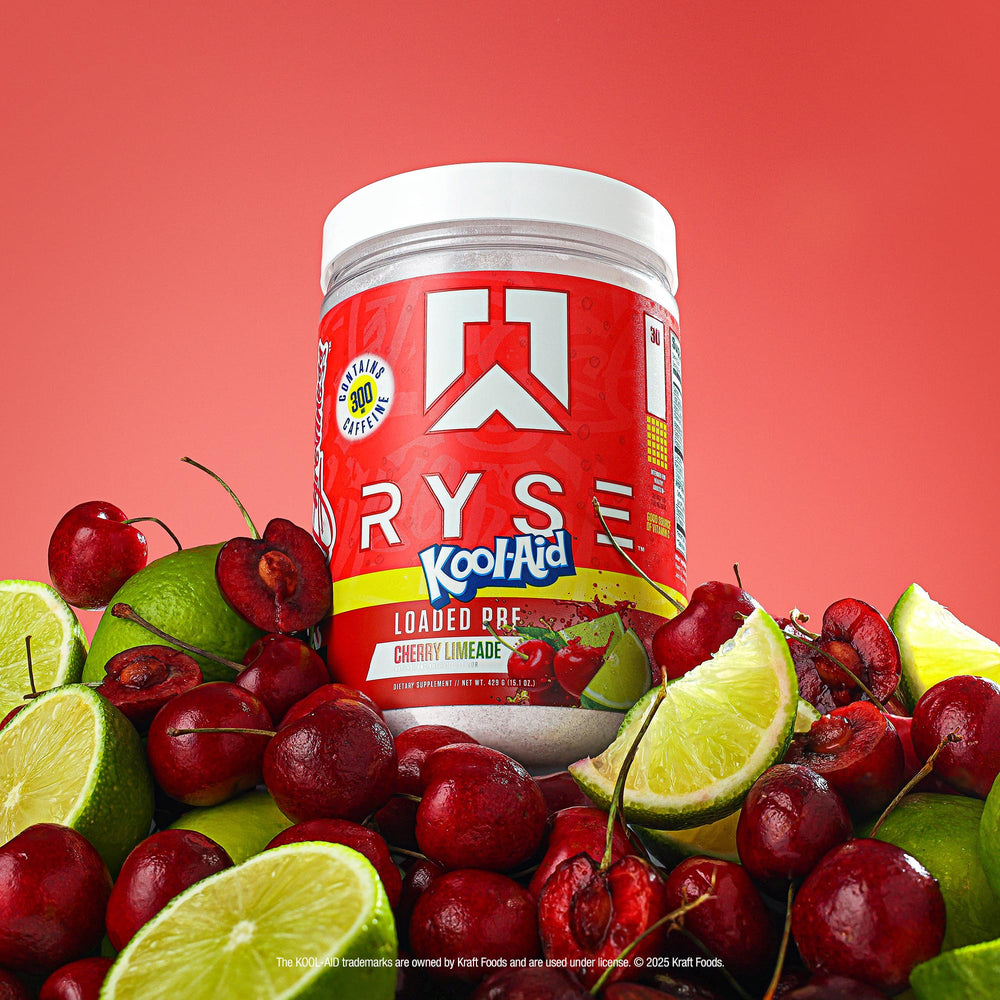RYSE Up Supplements caja junto a una mano para comparar tamaño real del producto