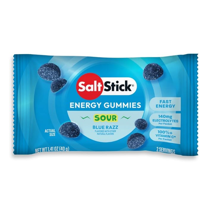 SaltStick gomita en mano para escala mostrando porción portátil y práctica