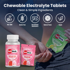 SaltStick pastillas en mano durante ejercicio beneficio consumo fácil