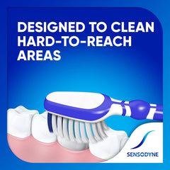 Sensodyne cepillo en uso junto al lavabo para manejo cómodo