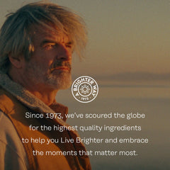 SOLARAY cápsula en mano para comparar tamaño y facilidad