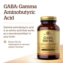 Solgar cápsulas en mano indicando dosificación y facilidad de uso