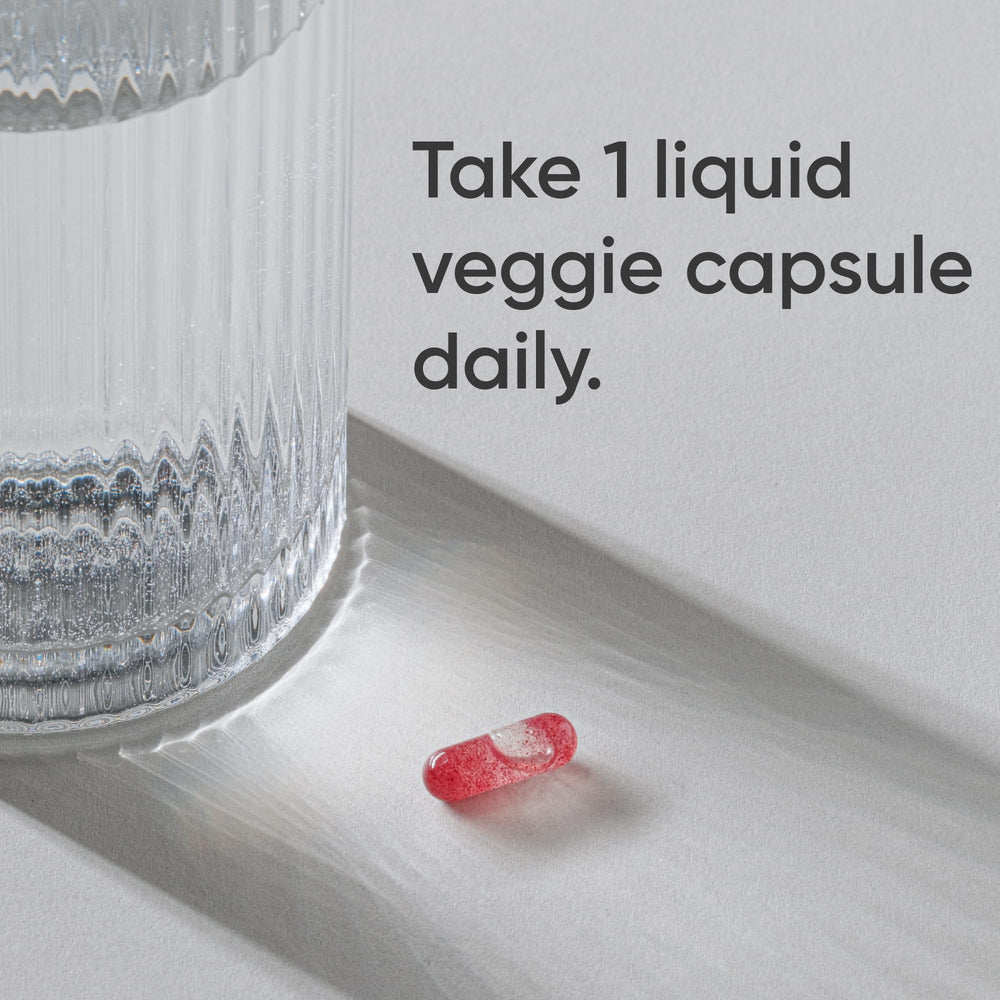 Sports Research cápsulas en la mano para comparar tamaño y dosificación práctica