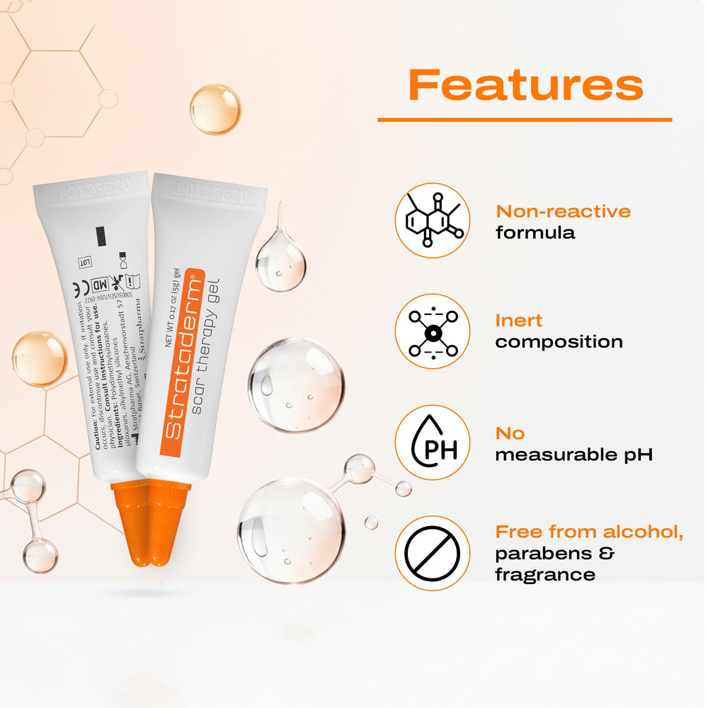 Strataderm en bolso junto a cosméticos, práctico para viajes