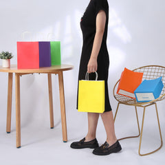 SUNCOLOR bolsa en ambientación de fiesta aportando color y alegría